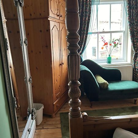 The Buxton Retreat A Luxurious 3-Storey Townhouse With Four Poster Bed And Double Jacuzzi Bath" Dış mekan fotoğraf