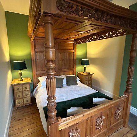The Buxton Retreat A Luxurious 3-Storey Townhouse With Four Poster Bed And Double Jacuzzi Bath" Dış mekan fotoğraf