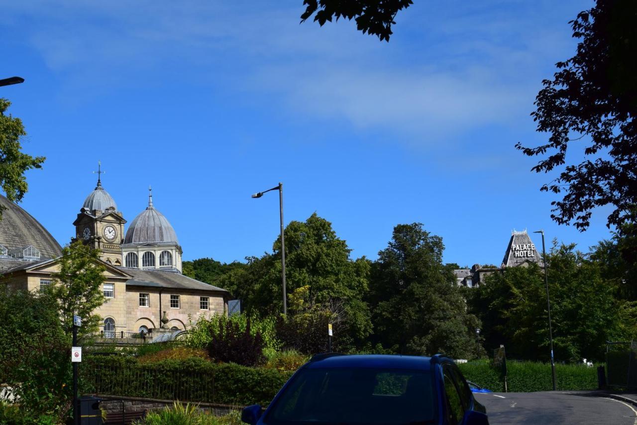 The Buxton Retreat A Luxurious 3-Storey Townhouse With Four Poster Bed And Double Jacuzzi Bath" Dış mekan fotoğraf