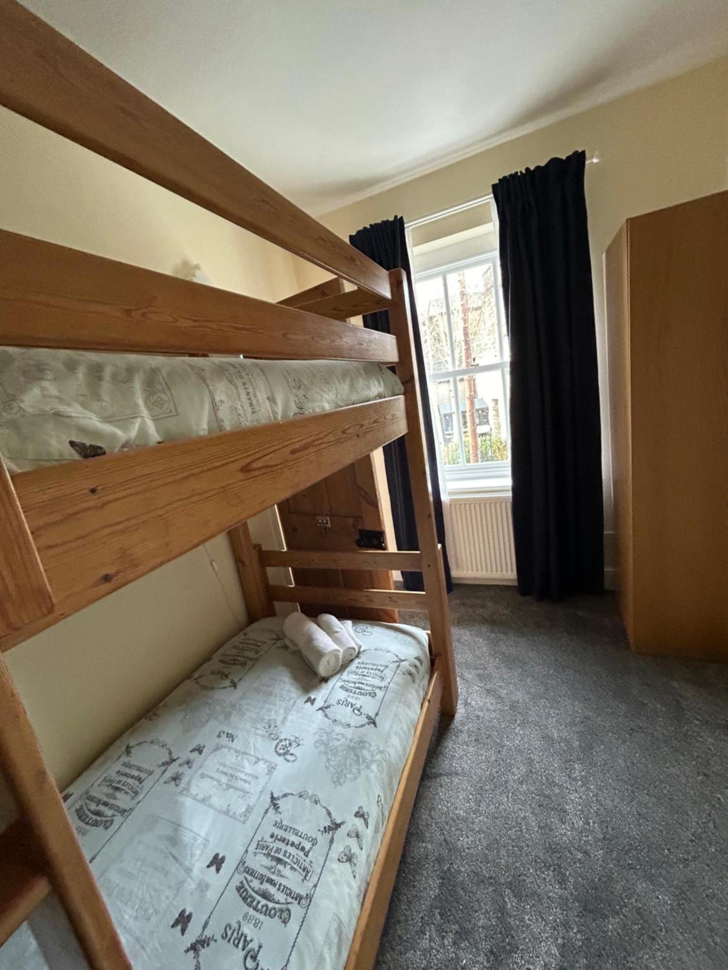 The Buxton Retreat A Luxurious 3-Storey Townhouse With Four Poster Bed And Double Jacuzzi Bath" Dış mekan fotoğraf