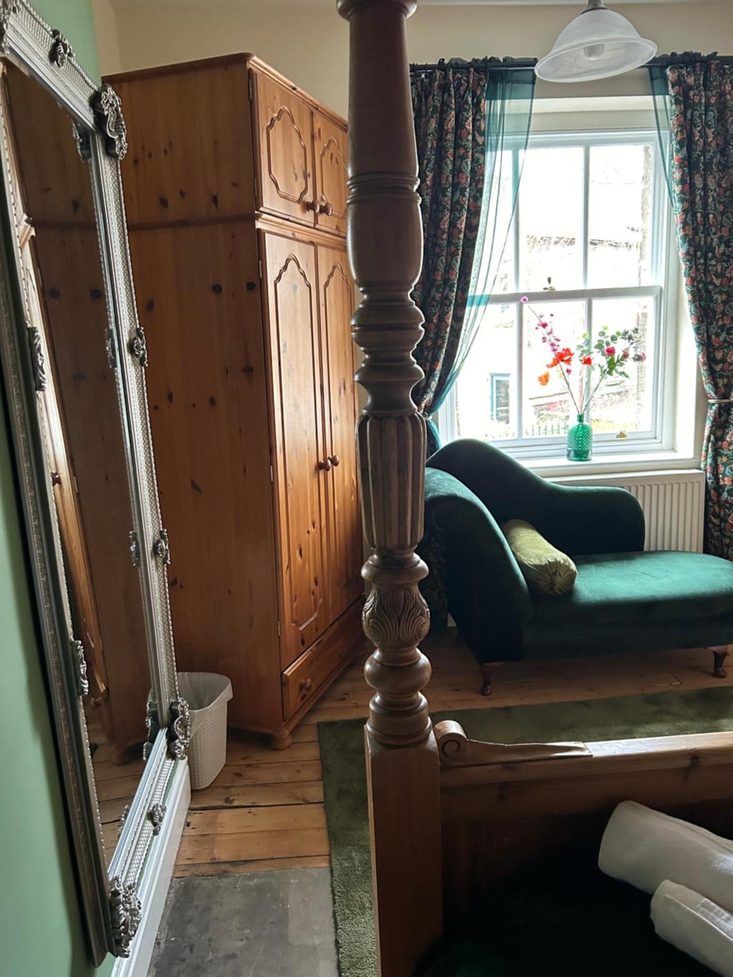 The Buxton Retreat A Luxurious 3-Storey Townhouse With Four Poster Bed And Double Jacuzzi Bath" Dış mekan fotoğraf