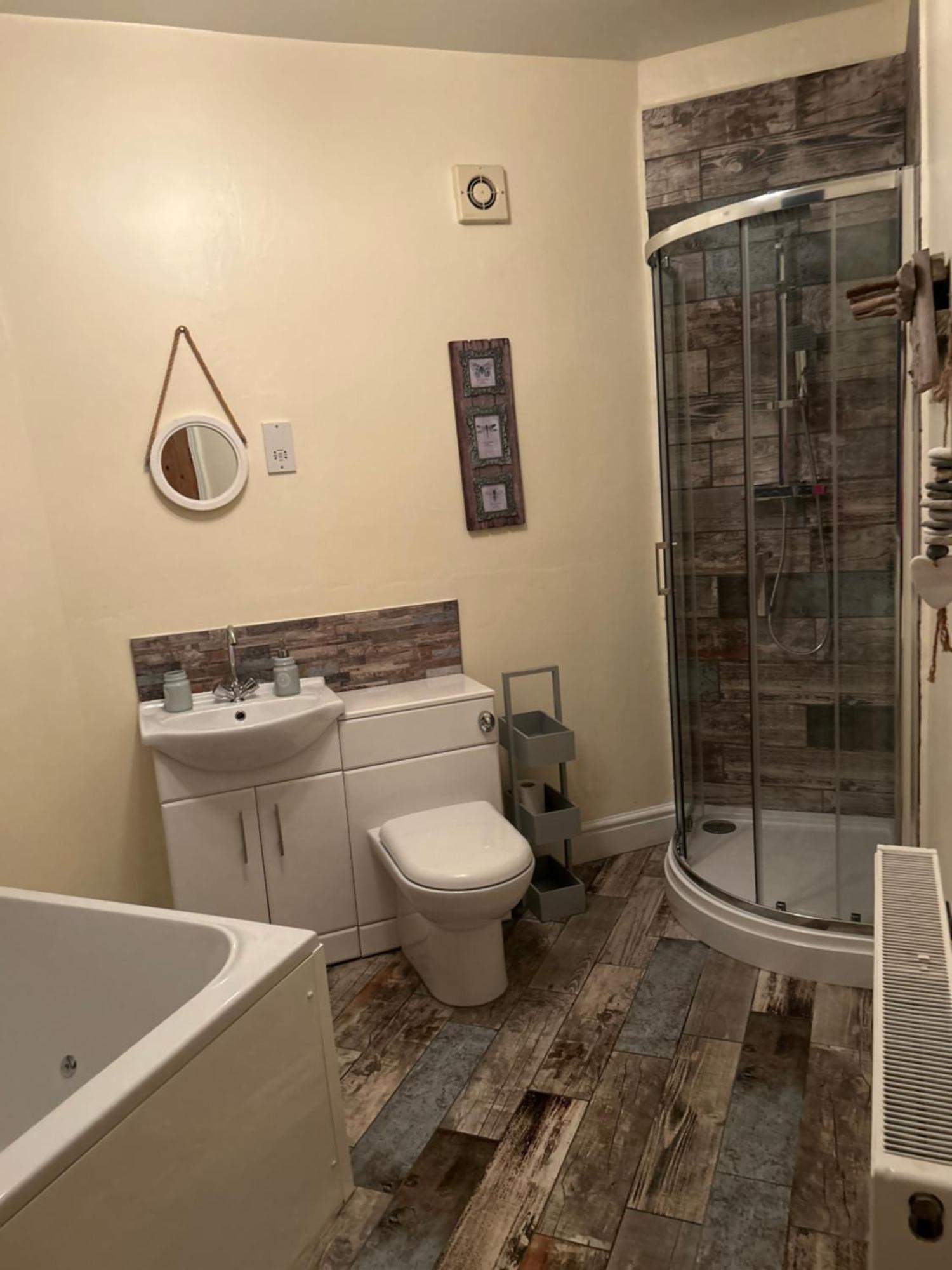 The Buxton Retreat A Luxurious 3-Storey Townhouse With Four Poster Bed And Double Jacuzzi Bath" Dış mekan fotoğraf